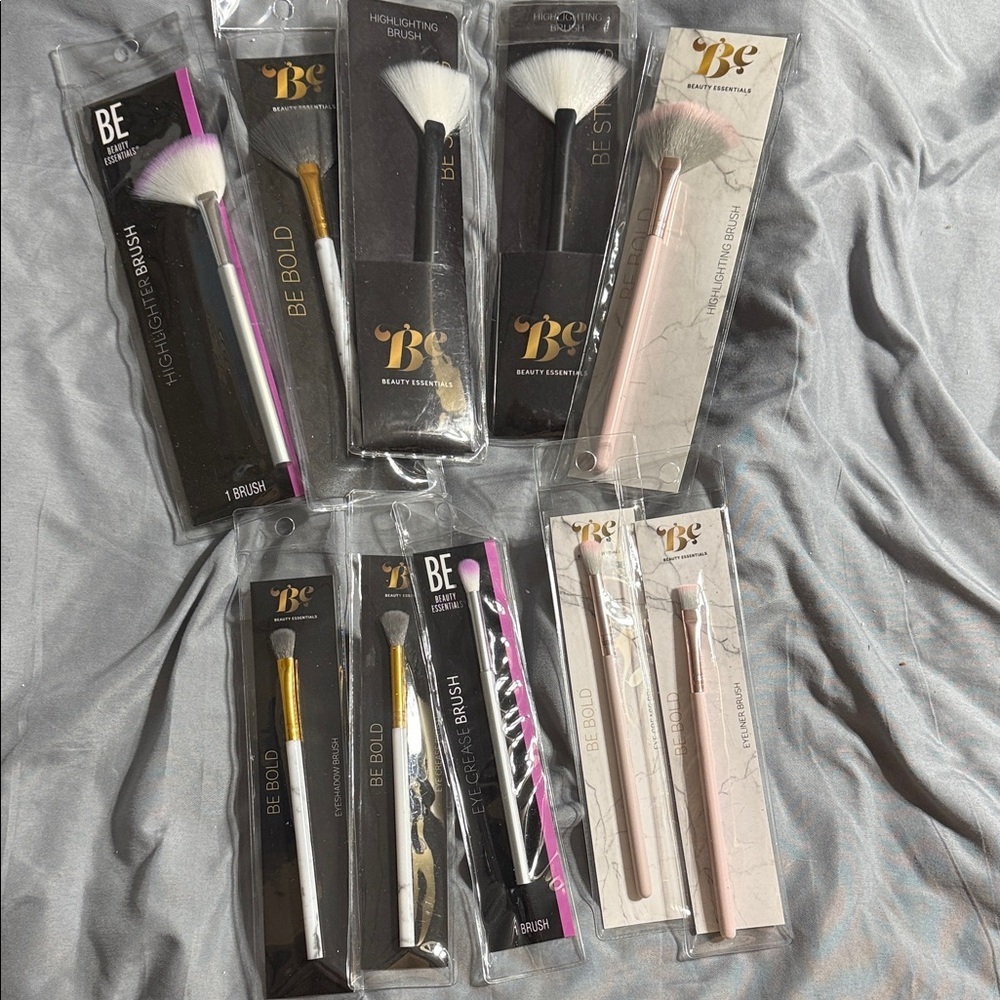 Makeup Brush Collection - Black, White, Pink, Gold